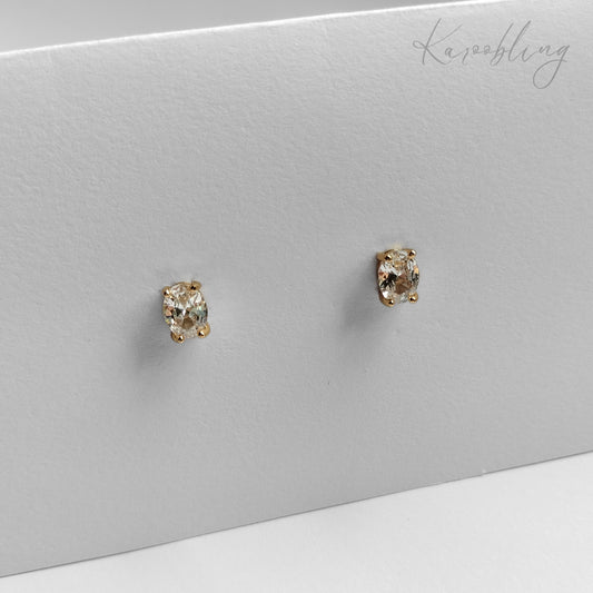 4 Claw Oval Stud Earrings - Gold Plated