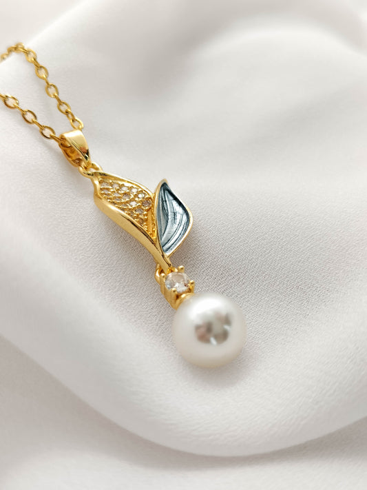 Discover the Timeless Elegance of a Pearl Necklace