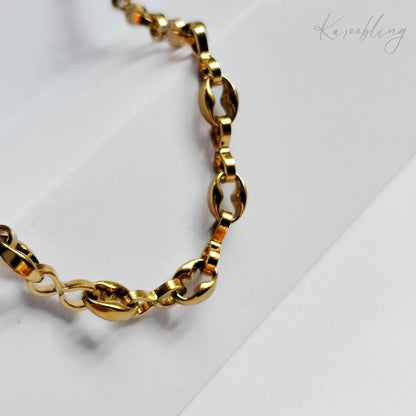 18K Gold Plated Aurum Bean Necklace - close up