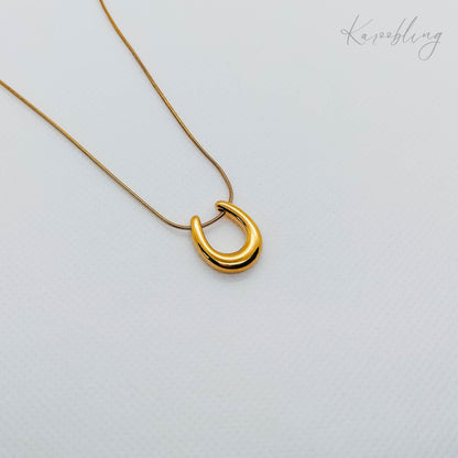 18K Gold Plated Horseshoe & Dainty Snake Chain Necklace