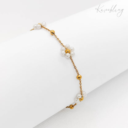 pearly beaded daisy pendant bracelet 18k gold plated (water & tarnish proof)