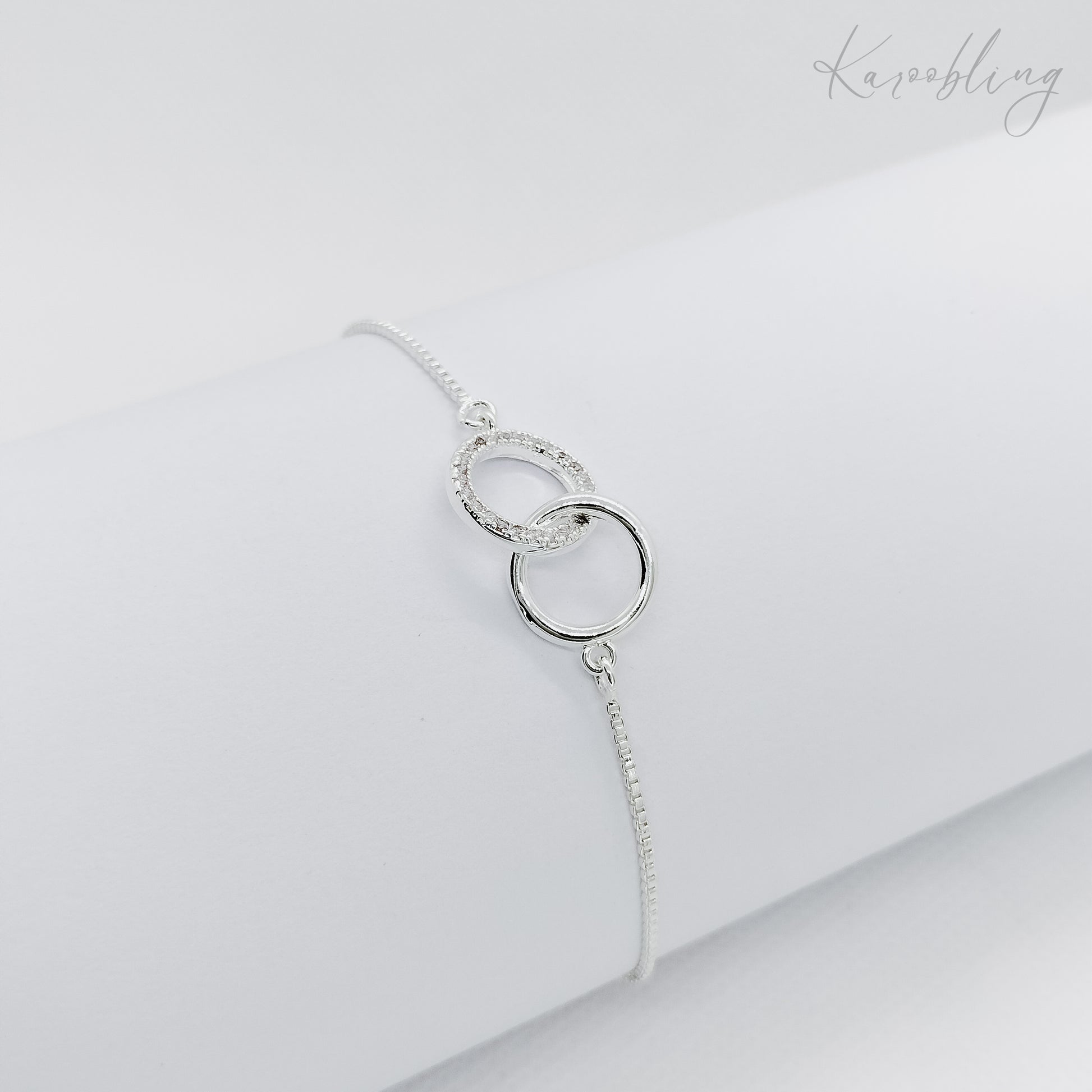 silver plated interlocking circle pullcord bracelet