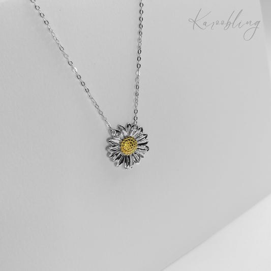 Sterling Silver Golden Meadow Daisy Necklace