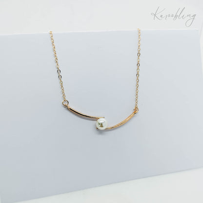 Suspended Pearl Necklace - close up