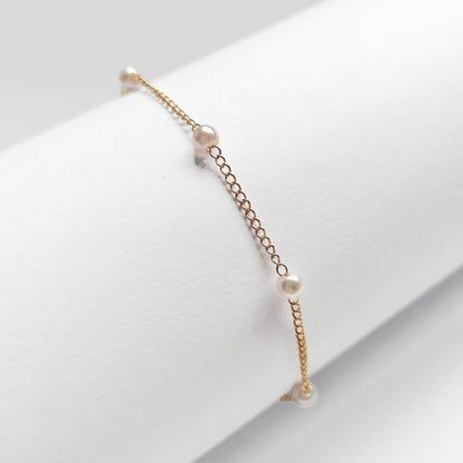 packshot of a gold plated pearl chain bracelet, fashion jewellery