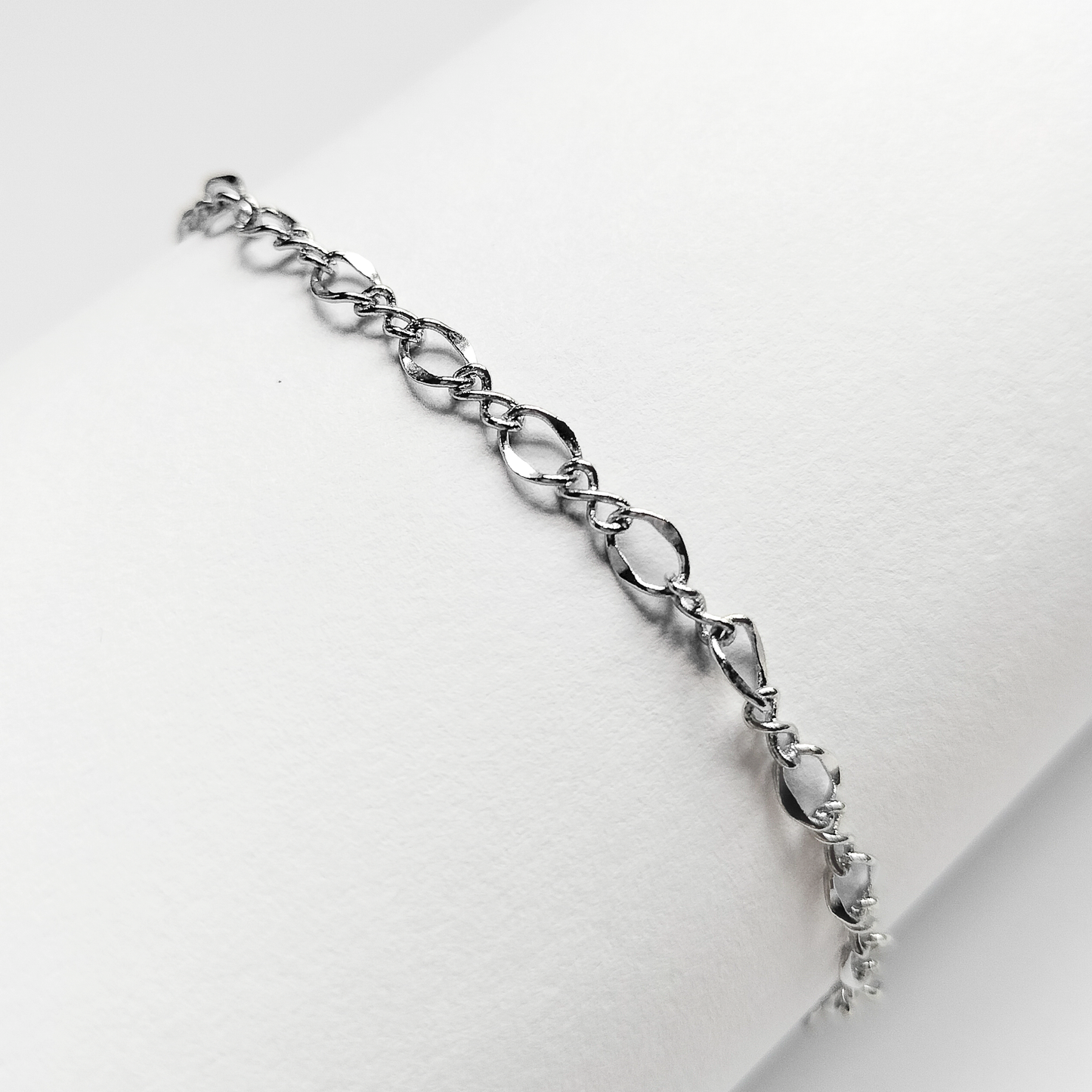 silver plated figure 8 chain bracelet, fashion jewellery