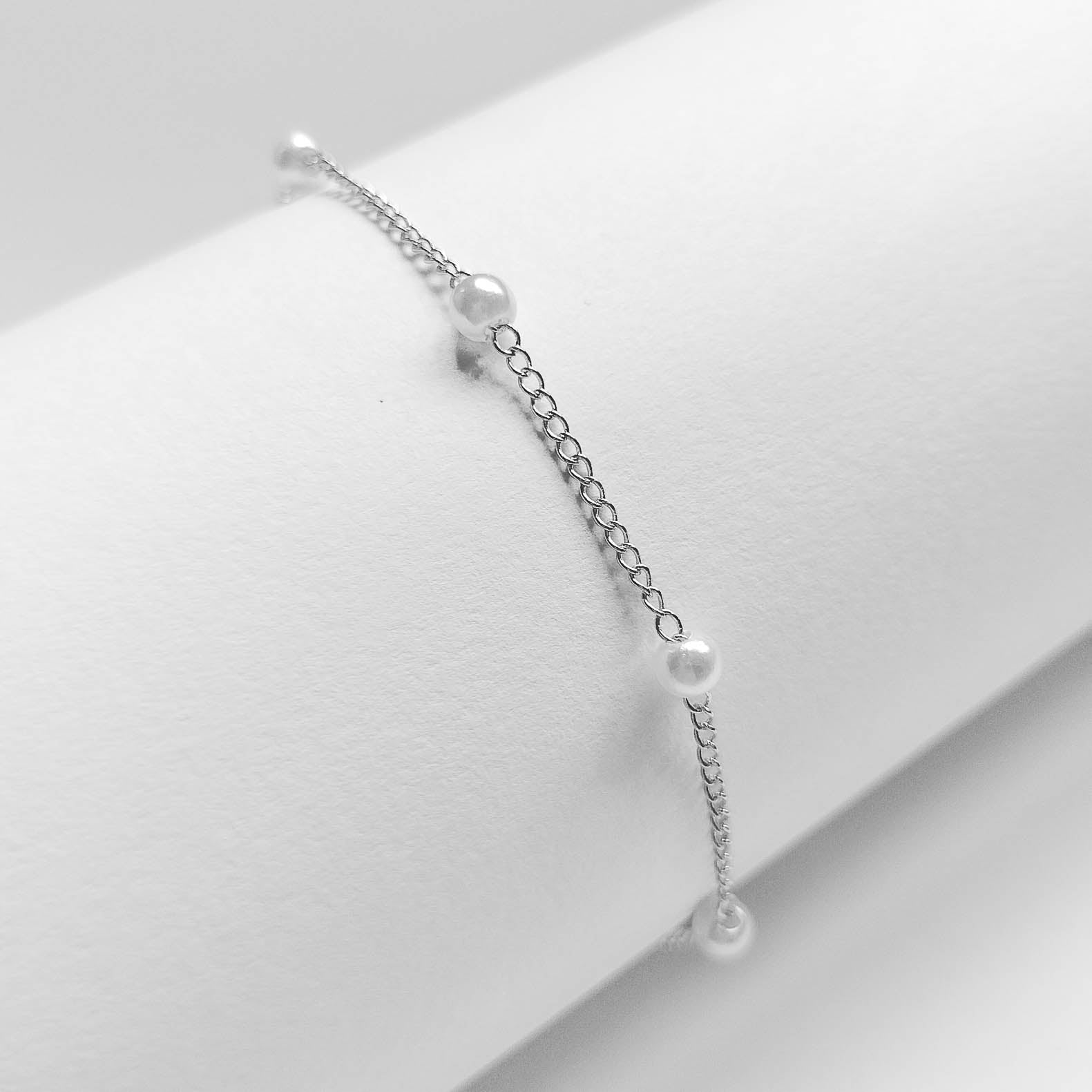 packshot of a silver plated pearl chain bracelet, fashion jewellery